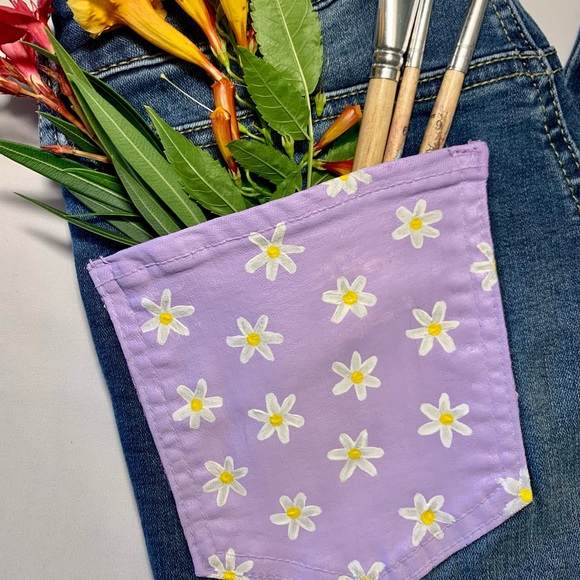 Sweet daisies hand painted jean pocket - Picture 3 of 3